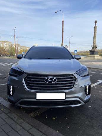 prodam-hyundai-santa-fe-grand-7mest-awd-big-1