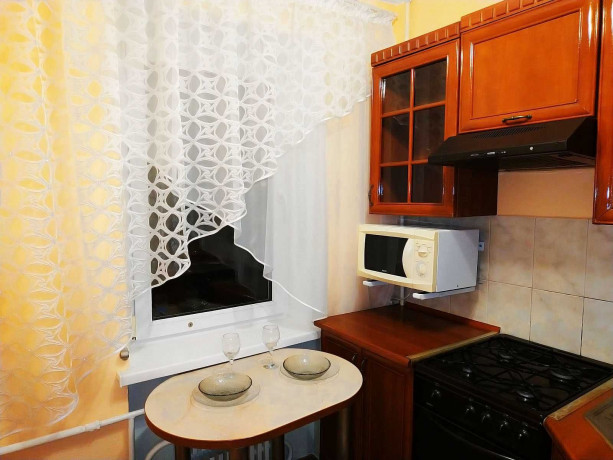 kvartira-posutocno-pocasovo-v-donecke-proletarskii-raion-big-1