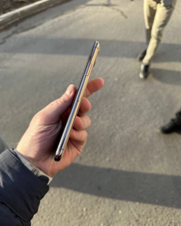 apple-iphone-11-pro-max-256gb-gold-neverlock-ne-ref-big-3