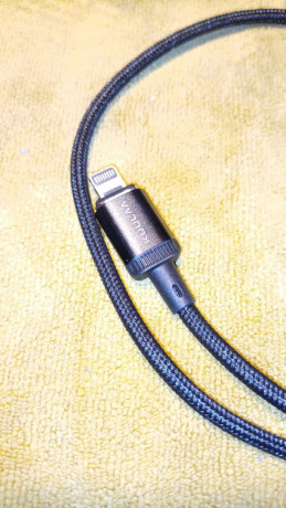 magnitnyi-kabel-lightning-dlya-iphone-big-4