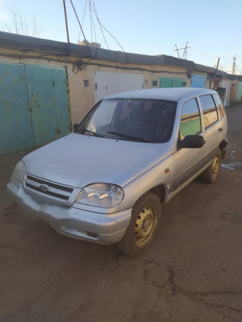 chevrolet-niva-2003-big-0