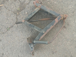 Продам Домкраты