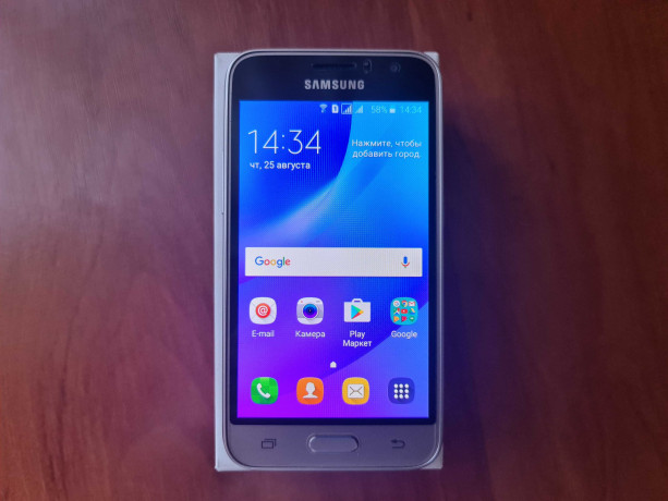 samsung-galaxy-j1-sm-j120f-zolotoi-big-0