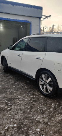 nissan-panfaider-gibrid-big-1