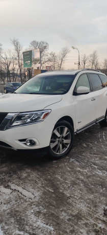 nissan-panfaider-gibrid-big-0