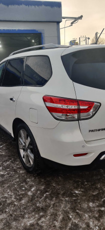 nissan-panfaider-gibrid-big-2