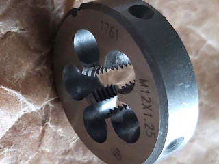 Плашка М12х1.25; 9ХС, 38/10 мм, мелкий шаг, ГОСТ 7740-71.