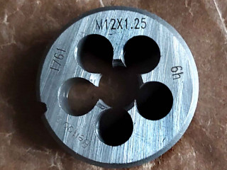 Плашка М12х1.25; 9ХС, 38/10 мм, мелкий шаг, ГОСТ 7740-71.