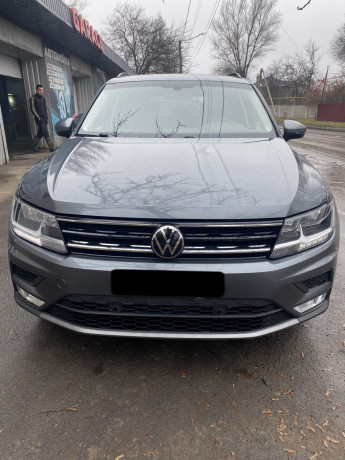 volkswagen-tiguan-se-big-1
