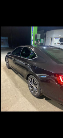 skoda-superb-oficial-big-4