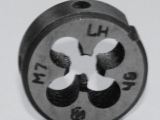 Плашка левая М7х1,0LH, 9ХС, 25/9 мм, основной шаг, ГОСТ 9740-71.