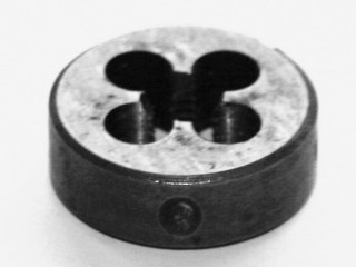 Плашка левая М7х1,0LH, 9ХС, 25/9 мм, основной шаг, ГОСТ 9740-71.