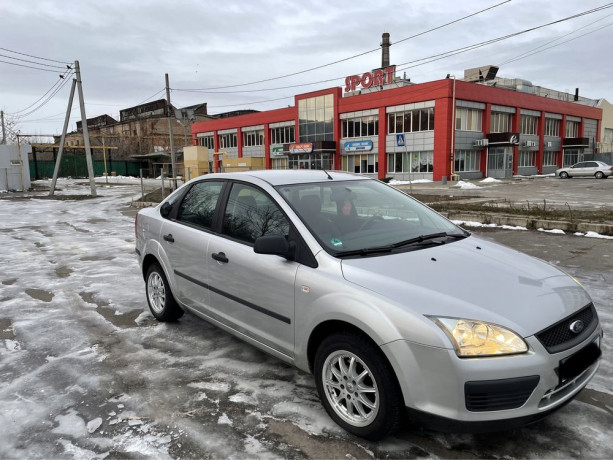 ford-focus-16-2005-avtomat-7900-big-1