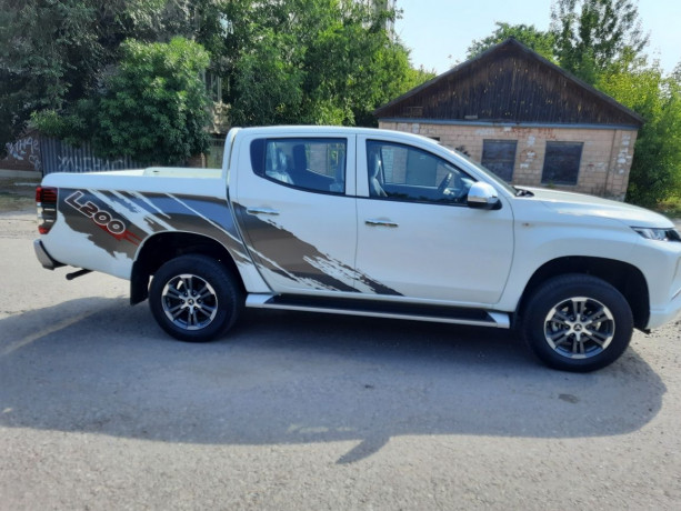 l200-mitsubishi-novyi-big-1