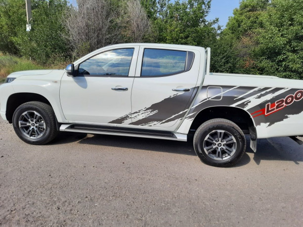 l200-mitsubishi-novyi-big-3