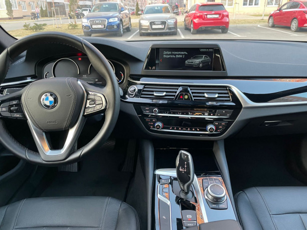 bmw-530i-individual-2019-xdrive-big-14