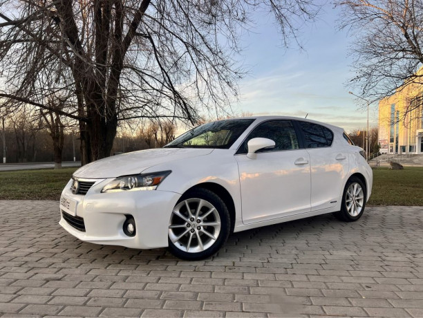 lexus-ct200h-2012g-18-gibrid-idealnoe-sostoyanie-big-2