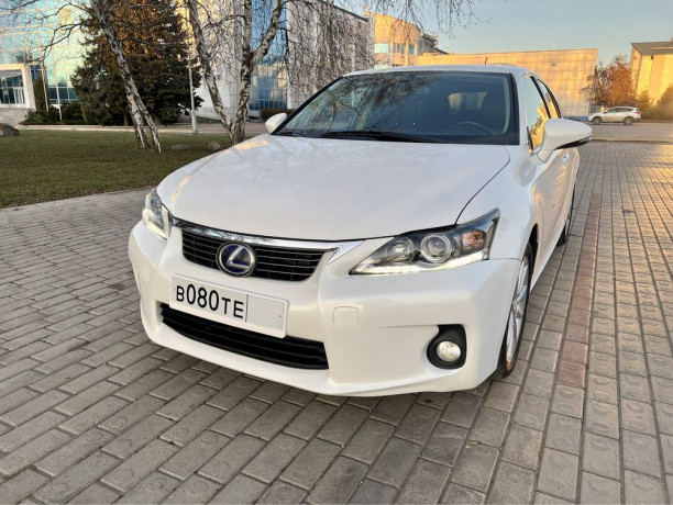 lexus-ct200h-2012g-18-gibrid-idealnoe-sostoyanie-big-4