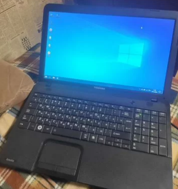 toshiba-satellite-c850-otlicnoe-sostoyanie-big-1