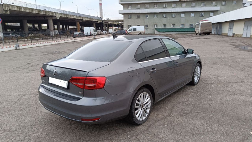 volkswagen-jetta-2015-big-3