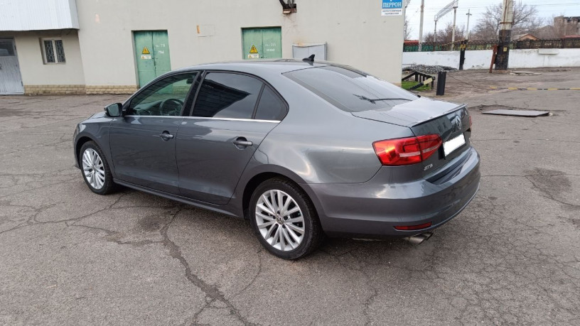 volkswagen-jetta-2015-big-2