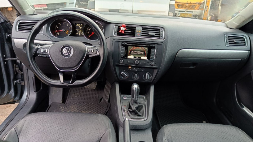 volkswagen-jetta-2015-big-4