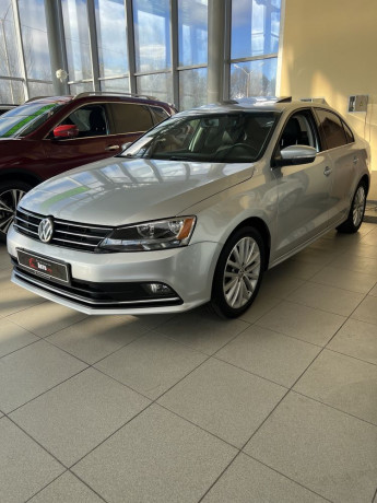 volkswagen-jetta-se-2015-big-0