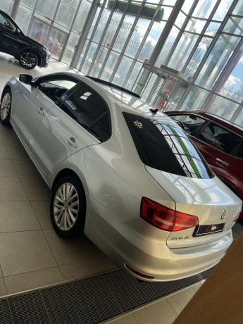 volkswagen-jetta-se-2015-big-4