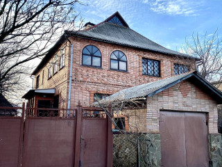Продам коттедж 400м2 в трех уровнях на участке площадью 15 соток