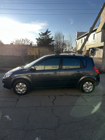renault-scenic-2009-god-big-1