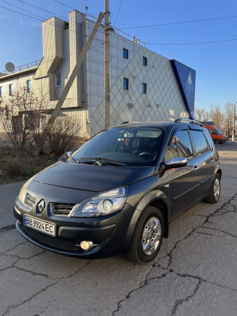 renault-scenic-2009-god-big-0