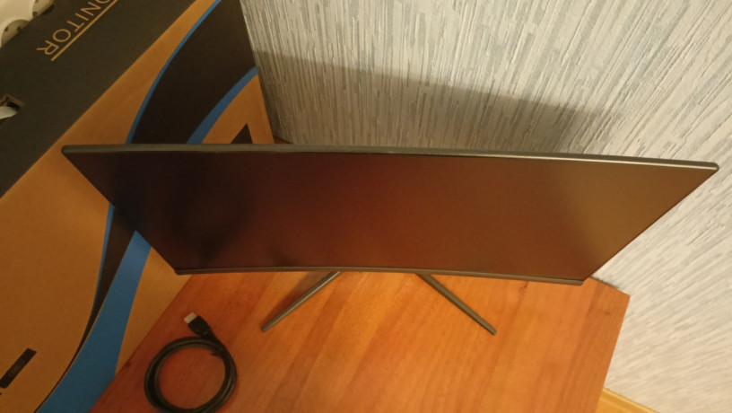 novyi-izognutyi-bezramocnyi-monitor-24-dyuima-led-ips-fullhd-75gc-big-1