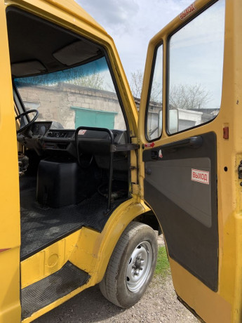 mercedes-benz-310-d-pe-big-4