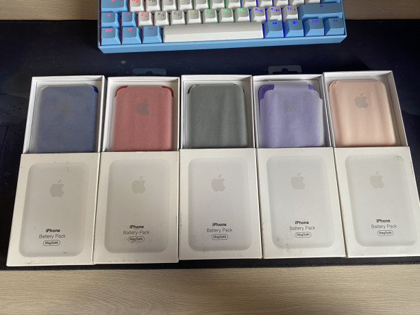 apple-battery-pack-cvetnye-big-0