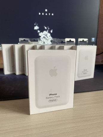 apple-battery-pack-cvetnye-big-1