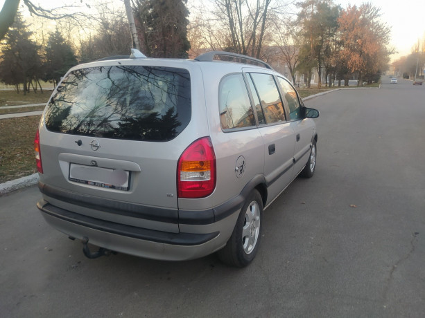 opel-zafira-a-2002-big-1
