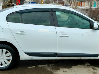 RENAULT FLUENCE 2013 года 1.6 механика