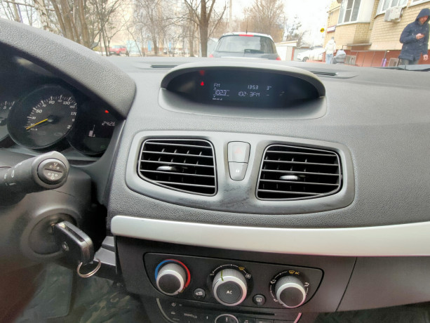 renault-fluence-2013-goda-16-mexanika-big-19