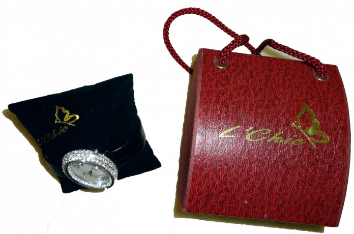 prodam-zenskie-casy-le-chic-les-sentiments-ne-nosilis-big-5