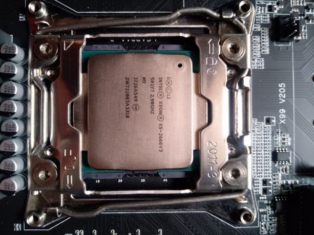 komplekt-xeon-e5-2666v3-10yader20potok-35-ggc-ddr432-gb-big-1