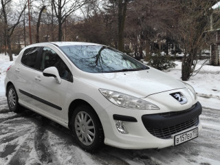 Симпатичный Peugeot 308 2010год