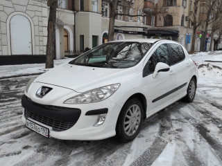 Симпатичный Peugeot 308 2010год