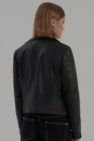 baikerskaya-kurtka-firmennaya-big-2