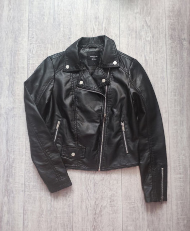 baikerskaya-kurtka-firmennaya-big-1