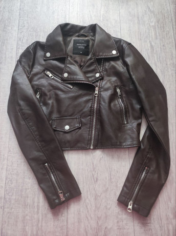 baikerskaya-kurtka-firmennaya-big-3