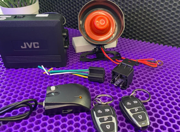 avtosignalizaciya-s-modulem-upravleniya-centralnym-zamkom-jvc-c913-big-1