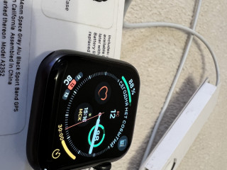 Apple Watch SE 44 мм.