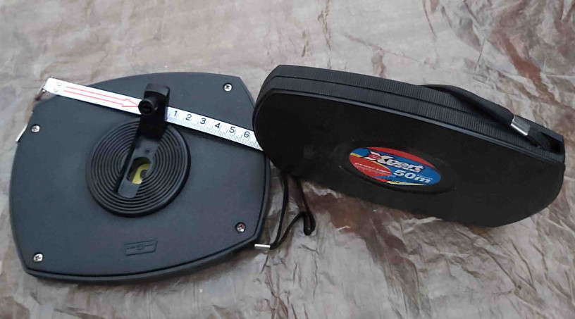 ruletka-50-m-stalnaya-lenta-10-mm-plastikovyi-udaroprocnyi-korpus-cernaya-expert-big-6