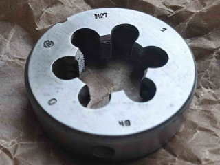 Плашка М27х1,0; 9ХС, мелкий шаг, 65/18 мм, ГОСТ 7740-71, СССР.
