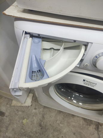 stiralnaya-masina-a-classa-hotpoint-ariston-uzkaya-na-6kg-big-3
